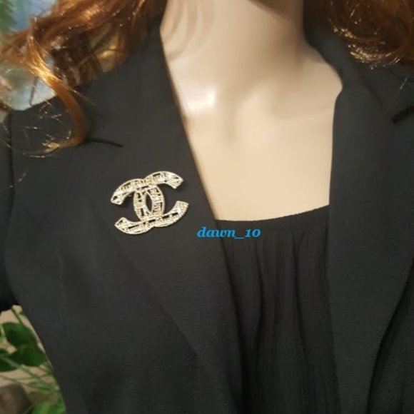 Chanel Tweed Chain Brooch, Light Gold. - Picture 8 of 10